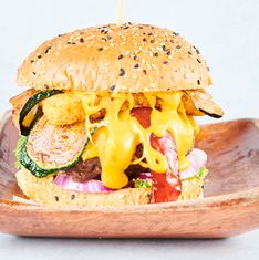 Thronburger_ Burger_ Frankfurter_4